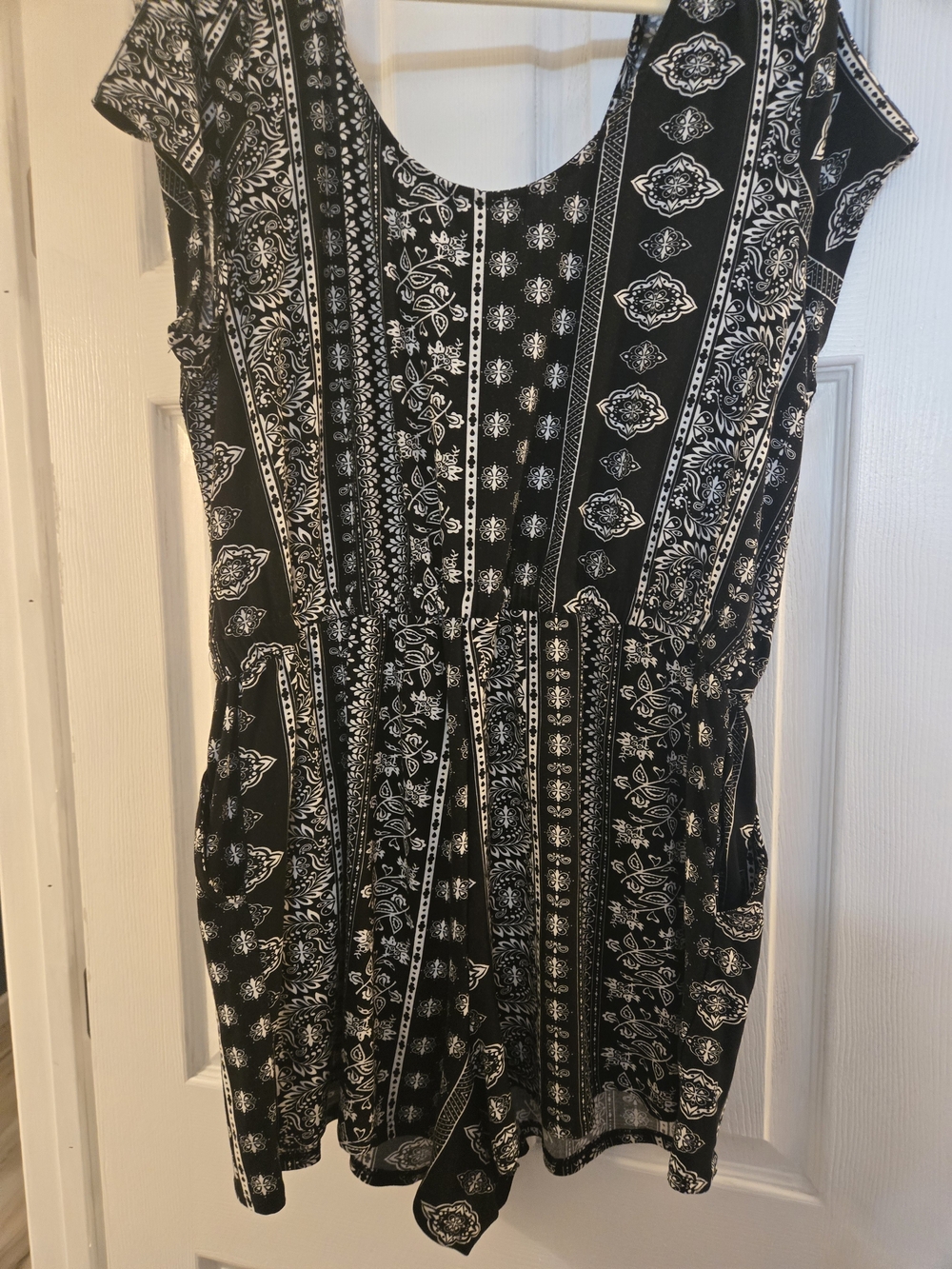 Derek Heart Black and White Bandana Print Romper - Picture 3 of 6